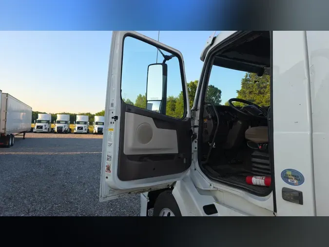2018 Volvo VNL300