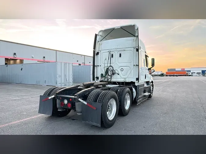 2021 Freightliner Cascadia 126