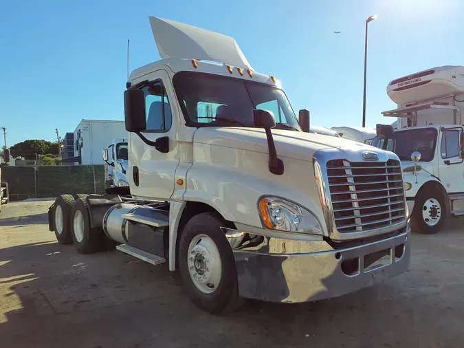 2016 FREIGHTLINER/MERCEDES CASCADIA 125