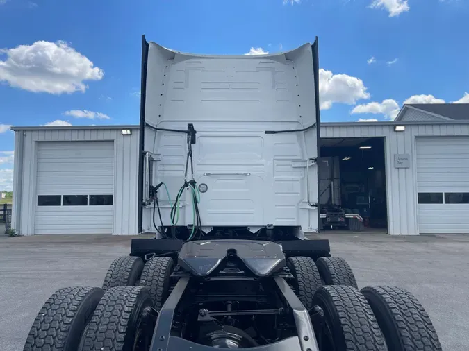 2023 VOLVO VNL64T860
