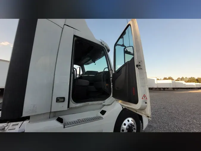 2019 Volvo VNL300