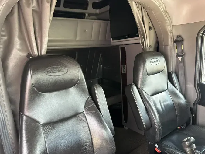 2021 Peterbilt 389