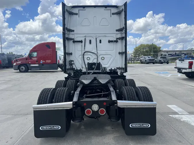 2019 FREIGHTLINER CASCADIA 126