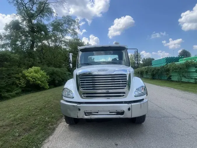 2012 Freightliner BUSINESS CLASS M2 112