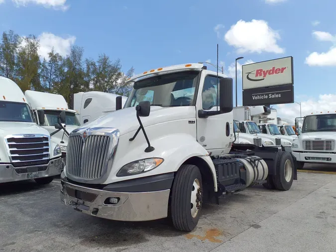 2019 NAVISTAR INTERNATIONAL RH613 DAYCAB S/A