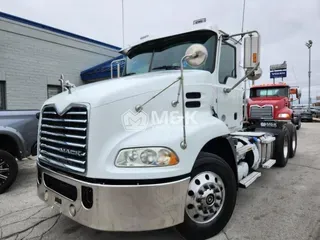 2017 MACK CXU613