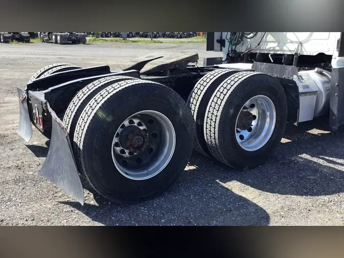 2021 Freightliner Cascadia 126