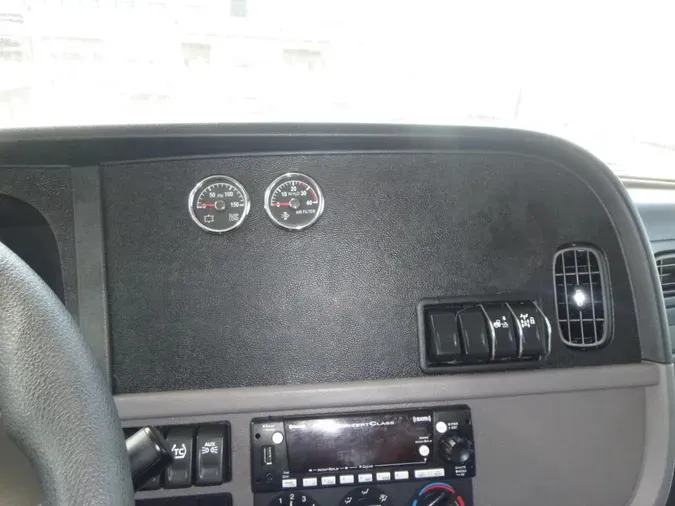2023 Peterbilt 389