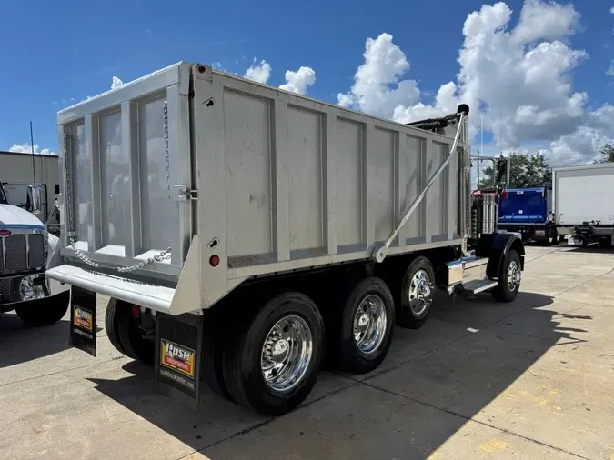 2024 Peterbilt 389