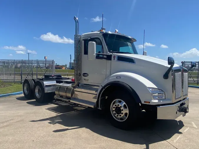 2025 Kenworth T880