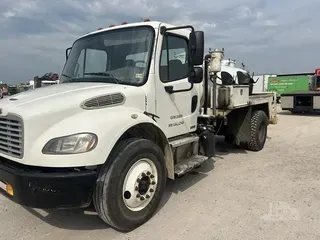 2012 FREIGHTLINER BUSINESS CLASS M2 106