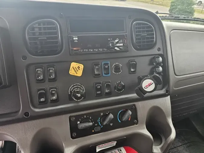 2020 FREIGHTLINER M2 106