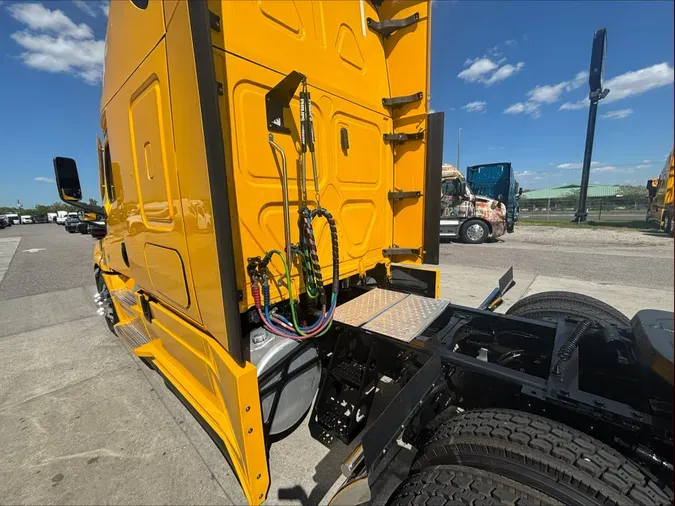 2022 Freightliner Cascadia 1262d3fec4ca6da112a77b13c161dc1c2b9