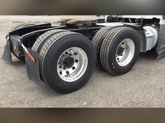 2021 Freightliner Cascadia 126