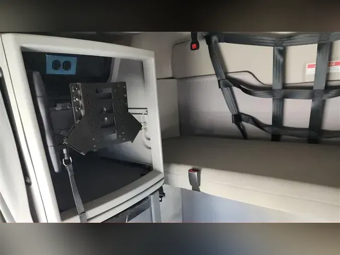 2020 VOLVO VNL640