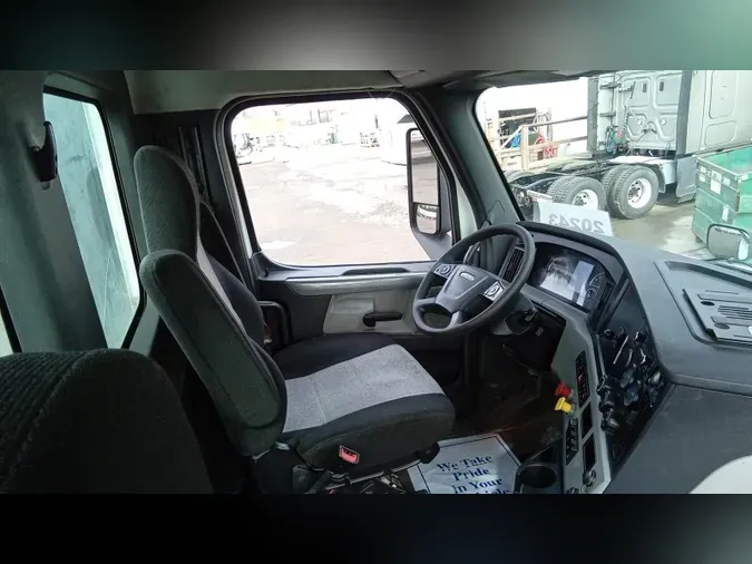 2020 Freightliner Cascadia 126
