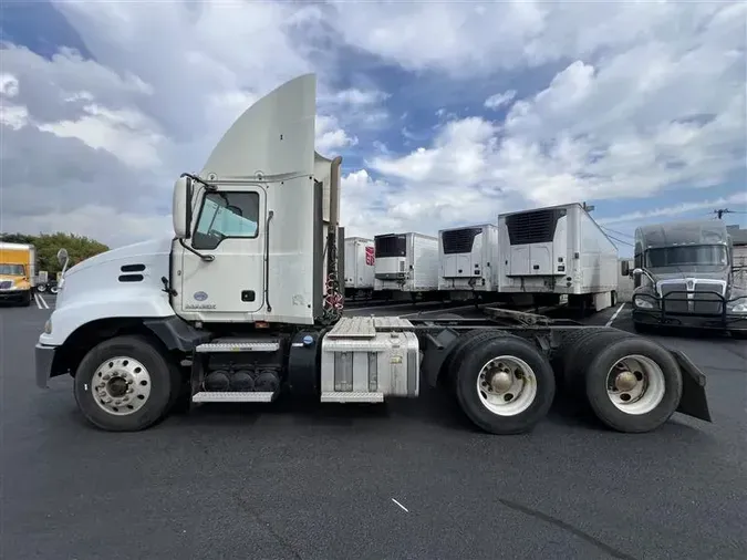 2016 MACK CXU613