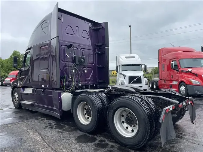 2020 FREIGHTLINER CA126
