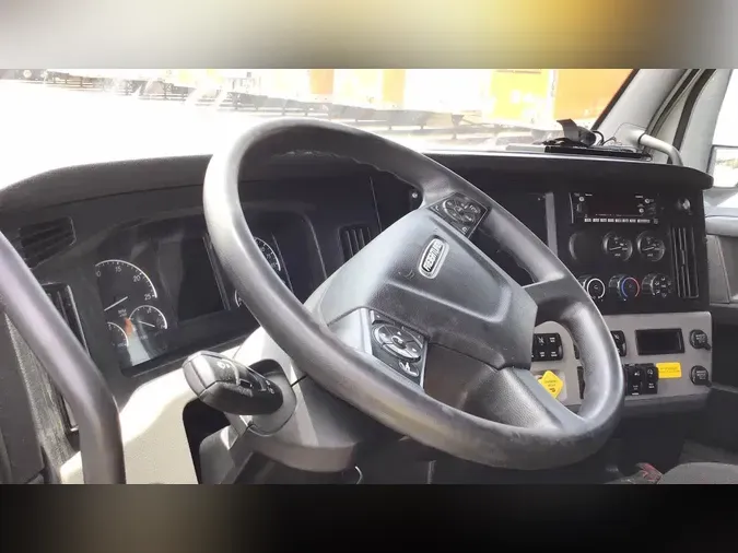 2020 Freightliner Cascadia 126