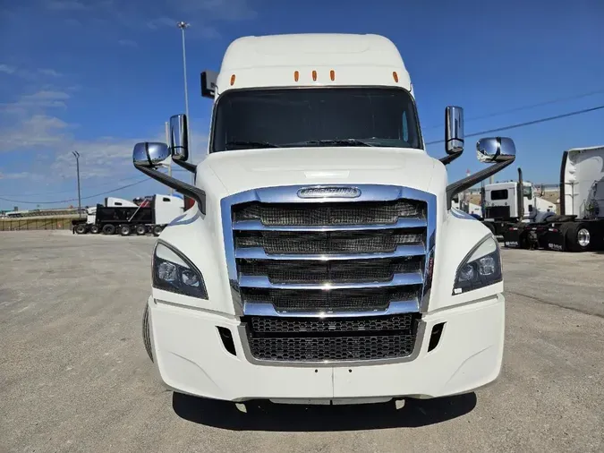2020 FREIGHTLINER Cascadia 126