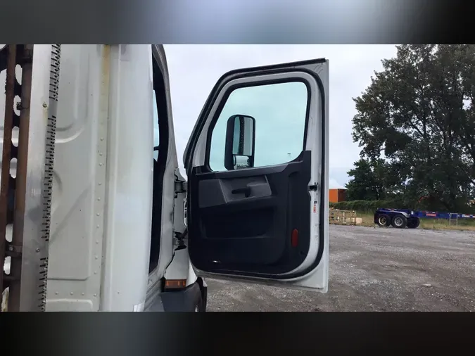 2021 Freightliner Cascadia 126