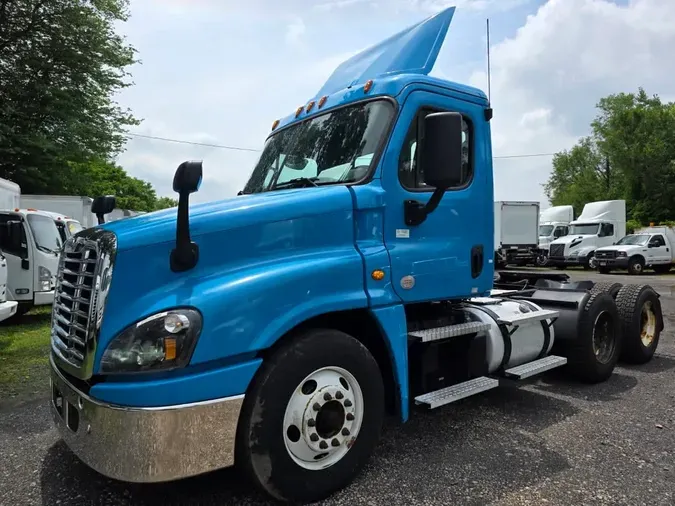 2020 FREIGHTLINER CASCADIA 1252d5ae45d21f17fc97fb44677a6934326