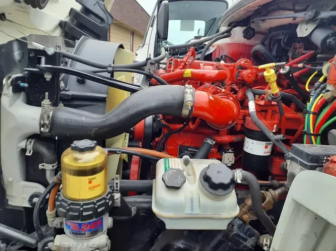 2018 FREIGHTLINER M2 106