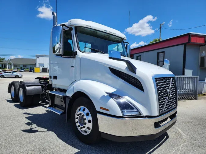 2019 VOLVO VNL64TRACTOR