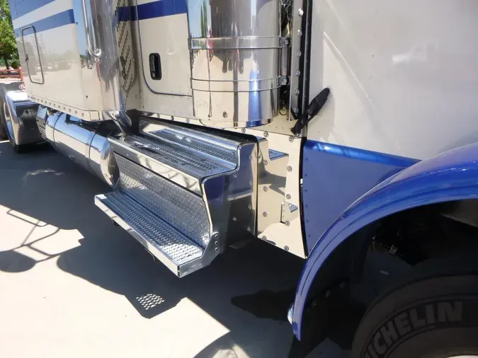 2022 Peterbilt 389