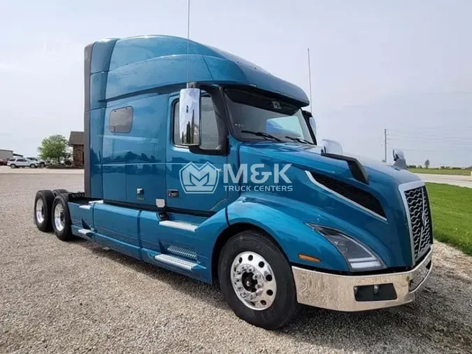 2020 VOLVO VNL64T740