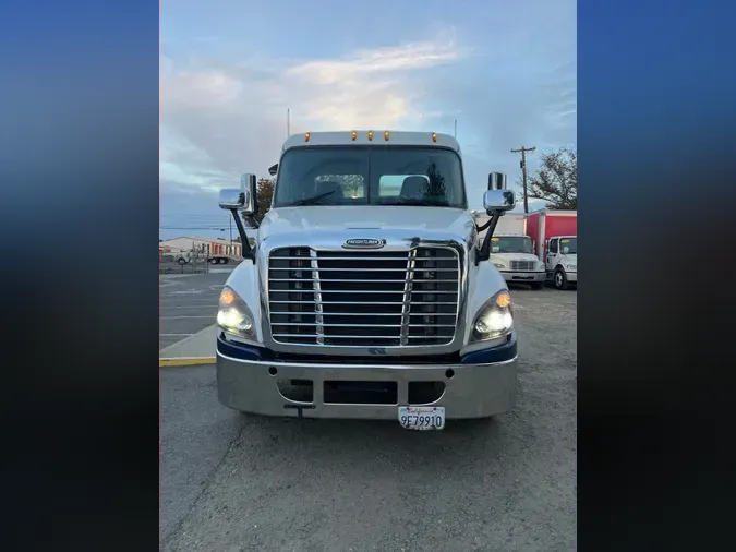 2018 FREIGHTLINER/MERCEDES CASCADIA 125