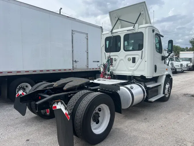 2015 FREIGHTLINER/MERCEDES CASCADIA 113