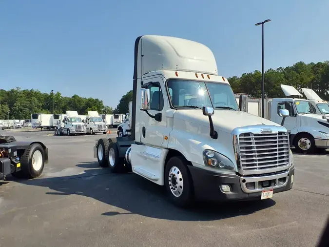 2019 FREIGHTLINER/MERCEDES CASCADIA 1252d6b467ab18a94542d99dd71920f9d96