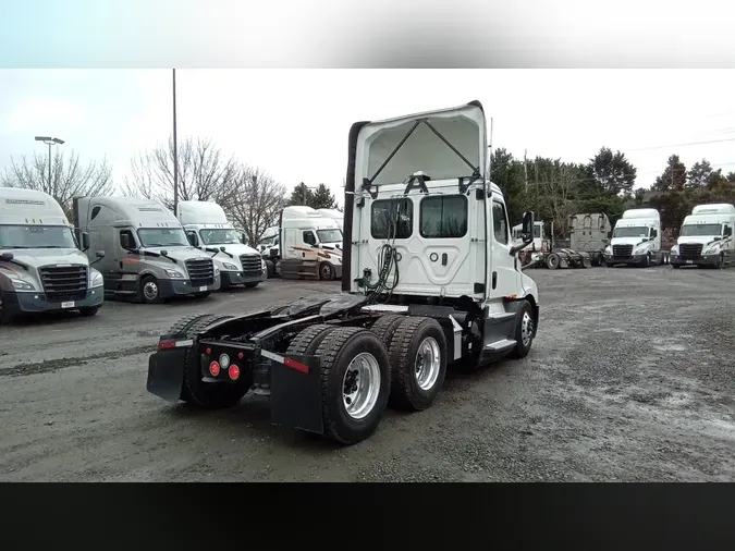 2020 Freightliner Cascadia 126