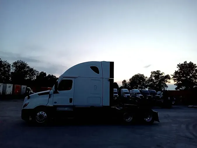 2021 Freightliner Cascadia 126