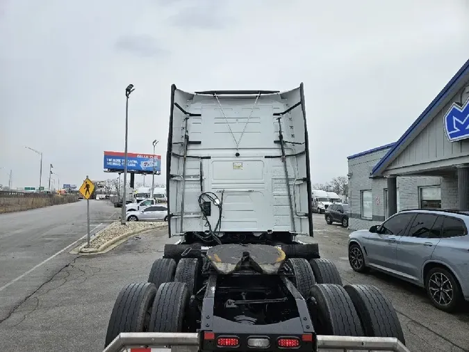 2022 VOLVO VNL64T760