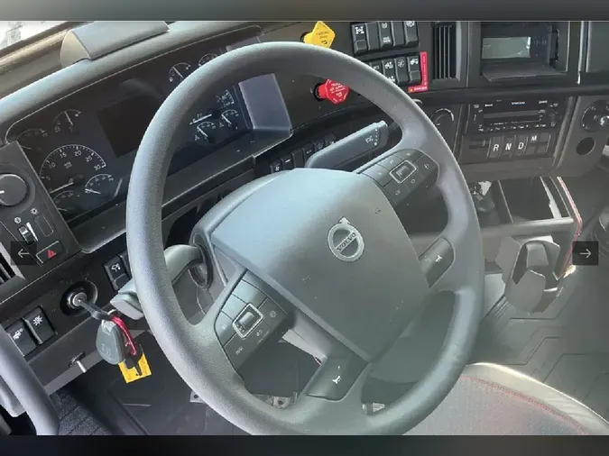 2025 VOLVO VNL64T7402d7eed8dd924502d0f06c41d3efcfbad