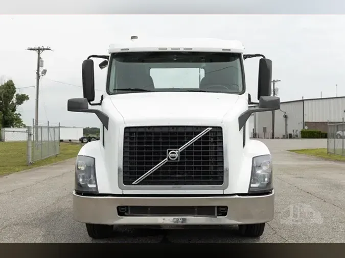 2017 VOLVO VNL64T300