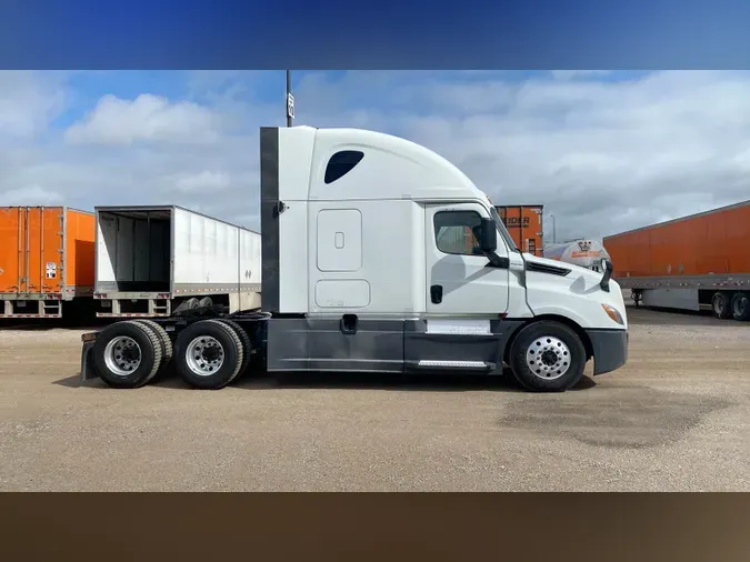 2020 Freightliner Cascadia 126