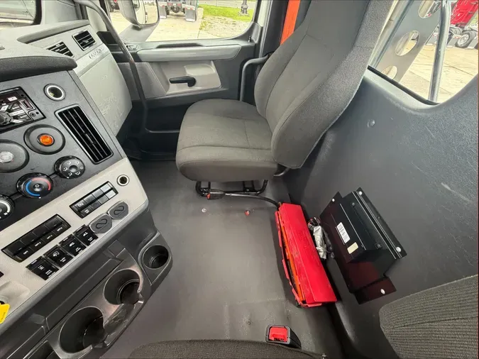 2021 Freightliner Cascadia 126