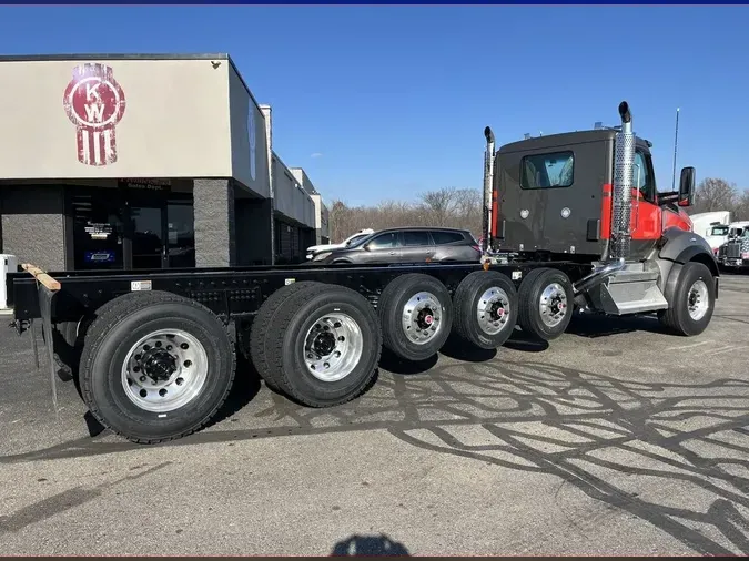 2025 Kenworth T880