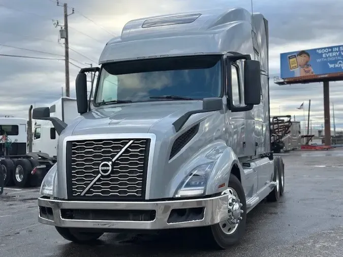 2022 VOLVO VNL64T860