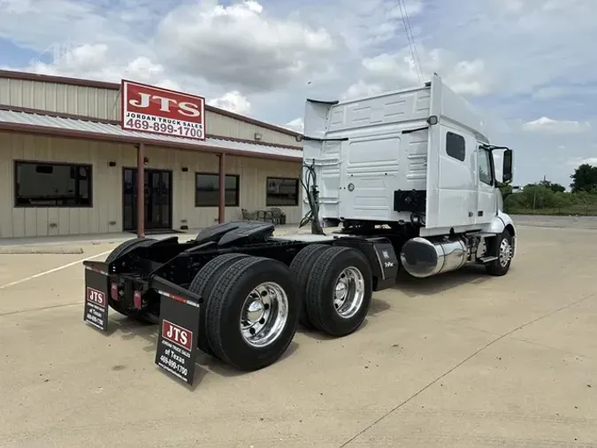 2020 VOLVO VNL64T740