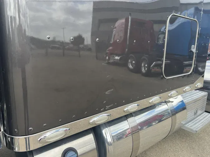 2021 Peterbilt 389