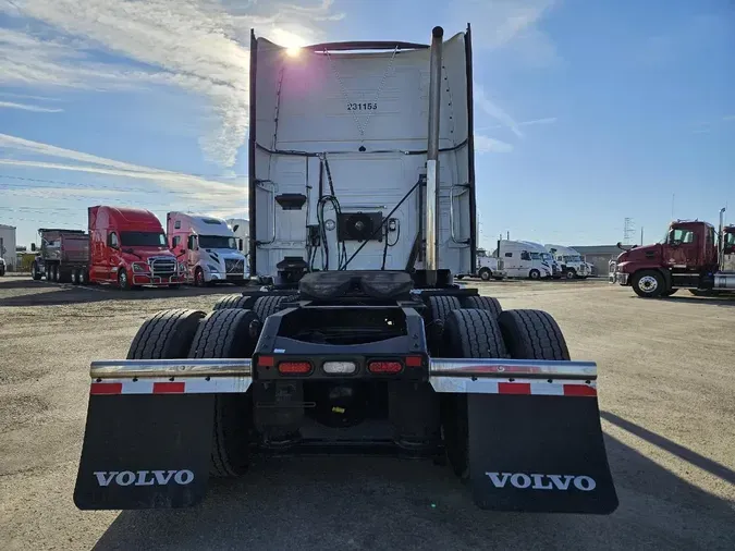 2023 VOLVO VNL64T860