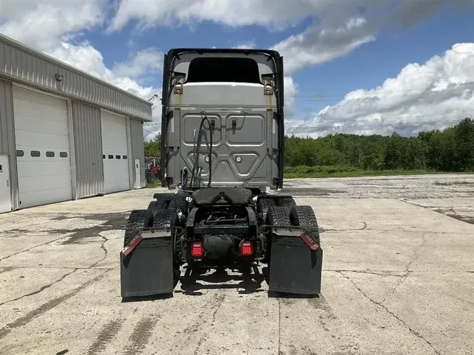 2019 FREIGHTLINER CA126