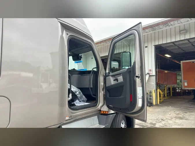 2022 Freightliner Cascadia 126