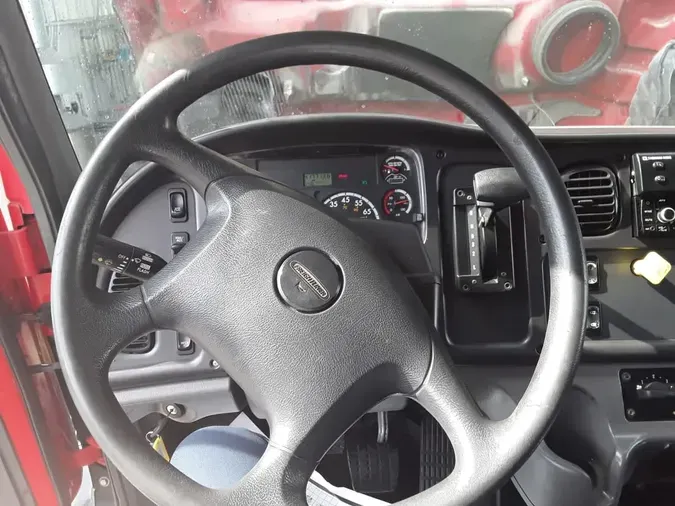 2015 FREIGHTLINER M2 106
