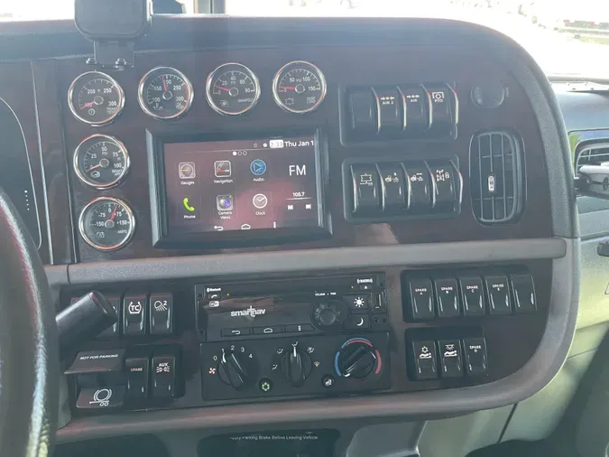 2023 Peterbilt 389