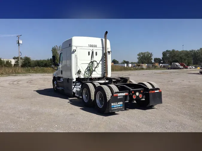 2020 Freightliner Cascadia 126